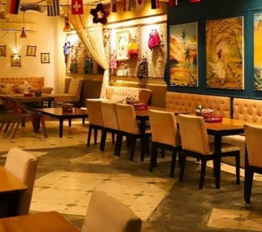 The Yellow House – The Robot Restaurant